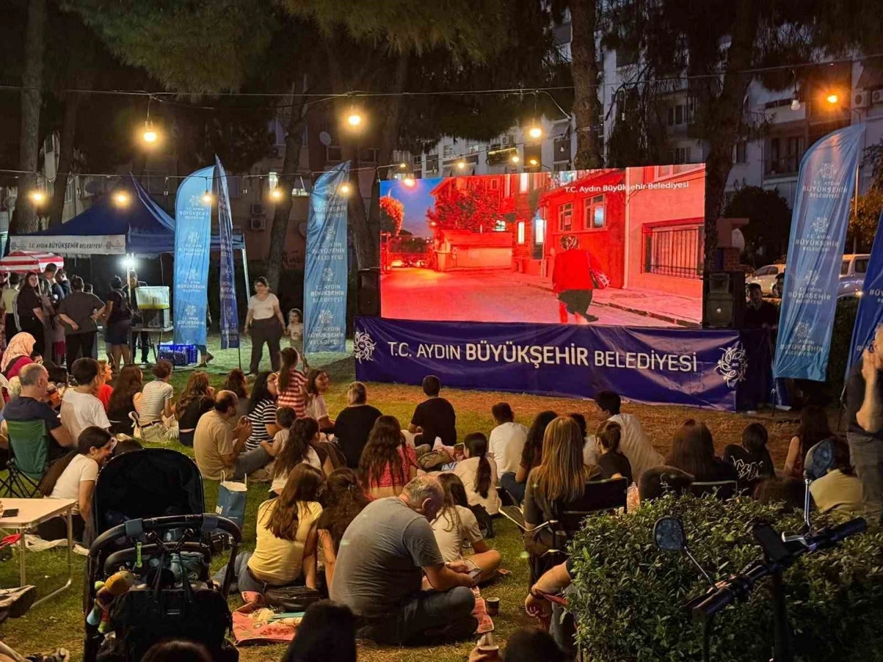Aydın B&uuml;y&uuml;kşehir Belediyesi&rsquo;nin a&ccedil;ık hava sinema etkinlikleri s&uuml;r&uuml;yor
