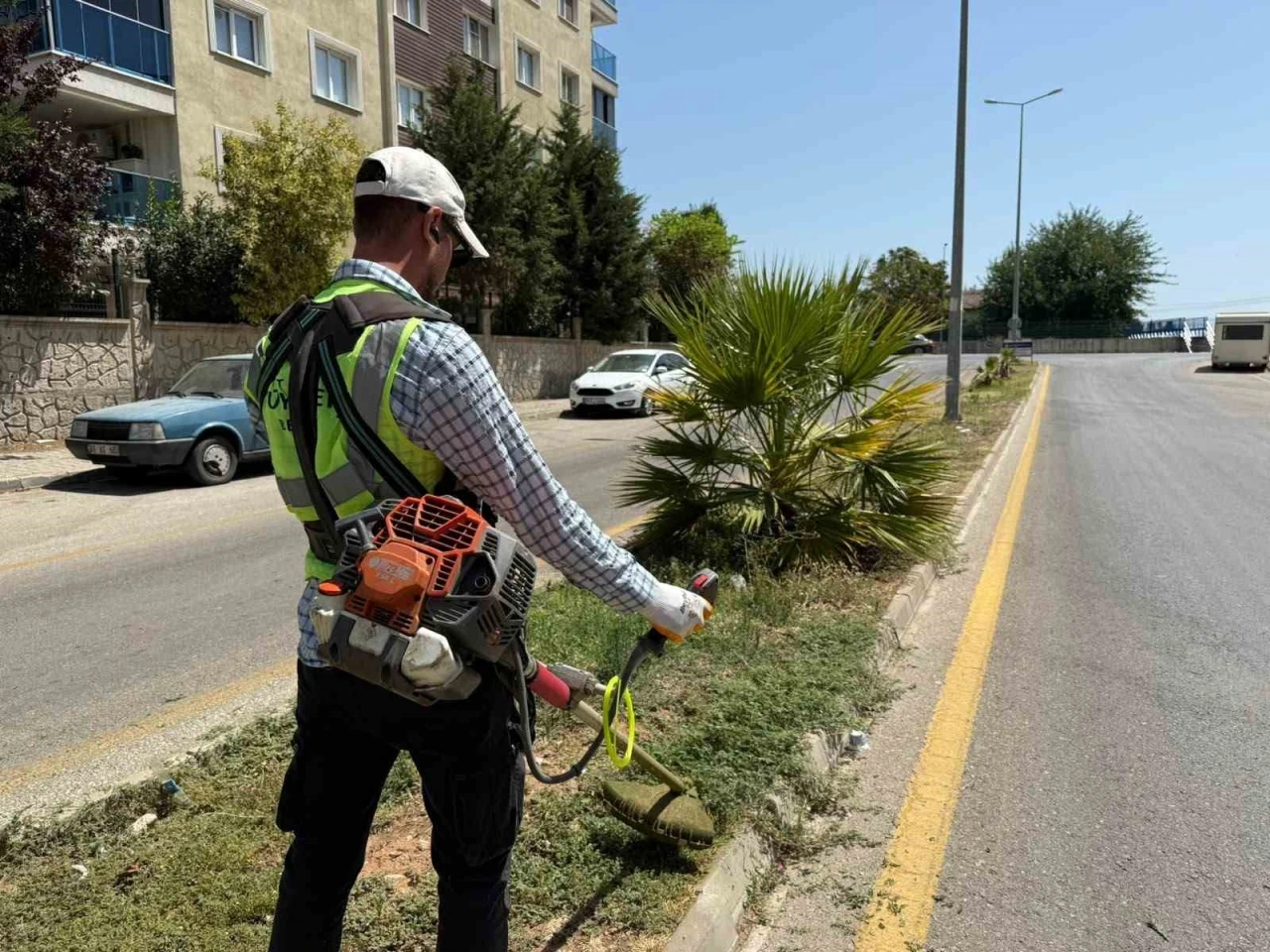 Aydın B&uuml;y&uuml;kşehir&rsquo;den &Ccedil;eştepe&rsquo;de park ve yeşil alanlara bakım
