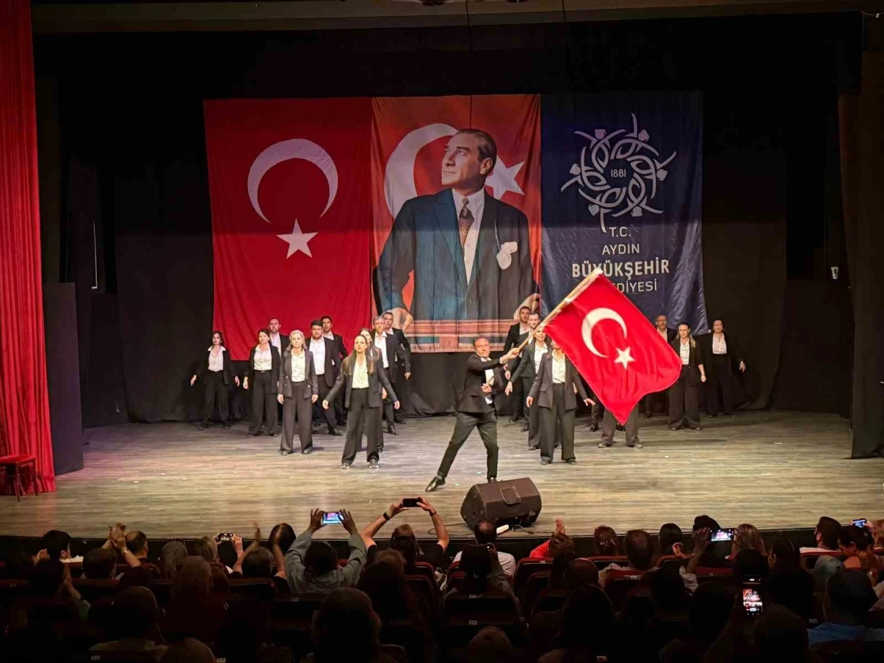 Aydın Büyükşehir’den yıl sonu gösterisi
