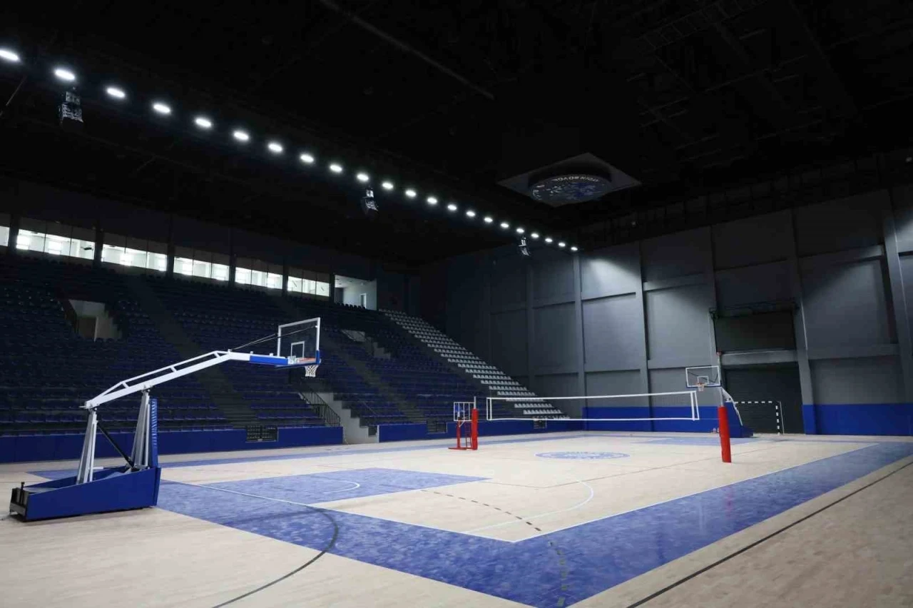 Aydın&rsquo;da 3 bin kişilik spor salonunda sona gelindi
