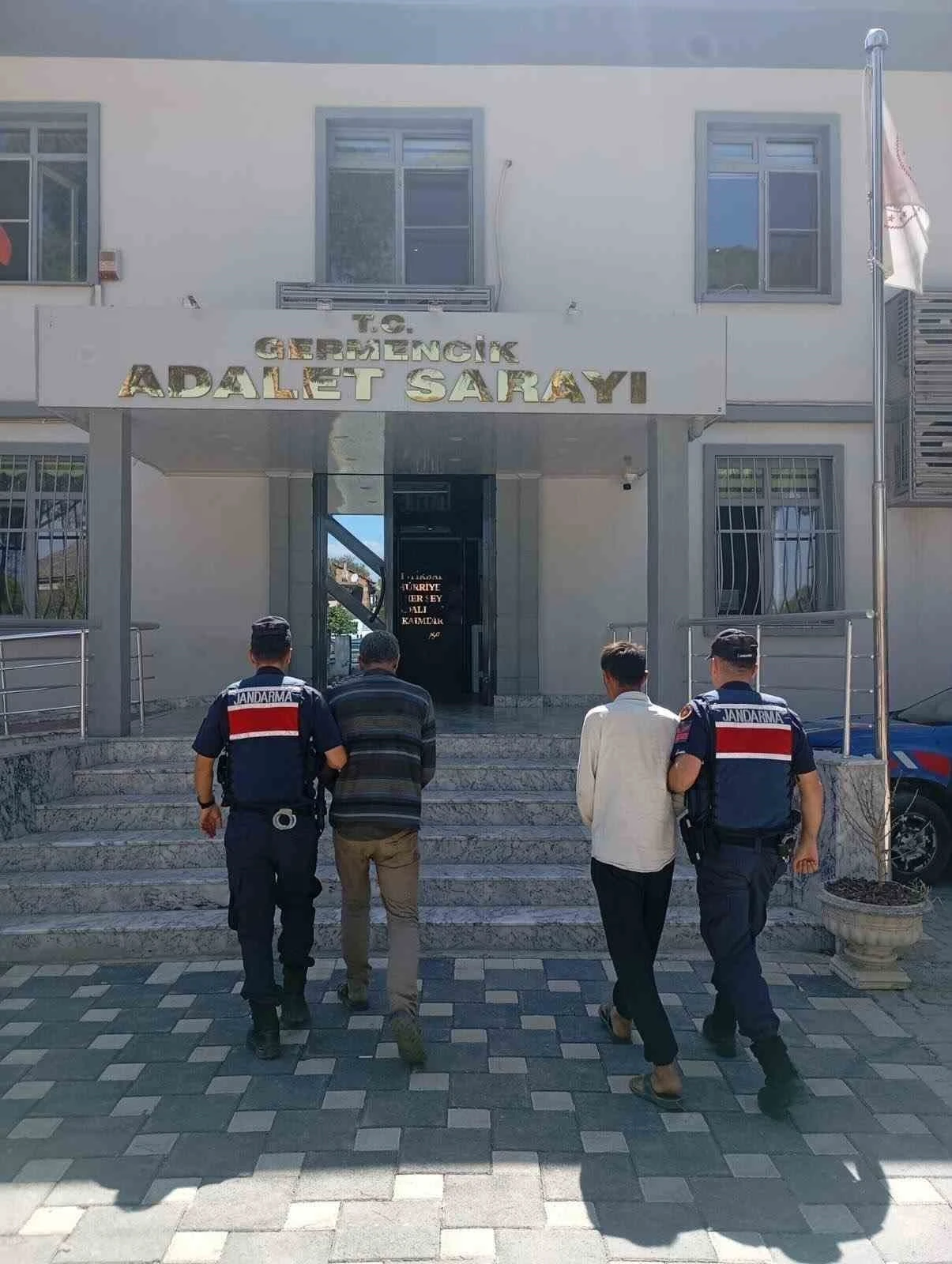 Aydın’da 63 kilo kuru incir çalarken suçüstü yakalandılar
