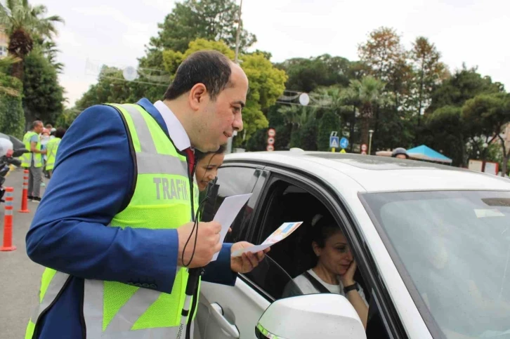 Aydın’da görme engelliler ‘geçiş üstünlüğüne’ dikkat çekti
