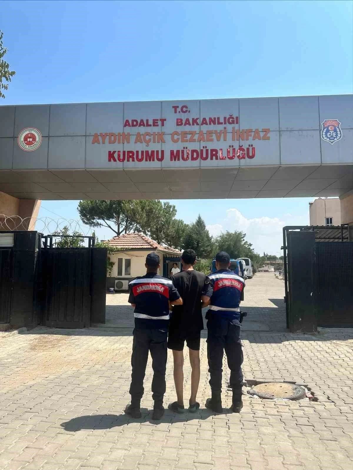 Aydın’da jandarmadan aranan şahıslara darbe: 25 kişi yakalandı