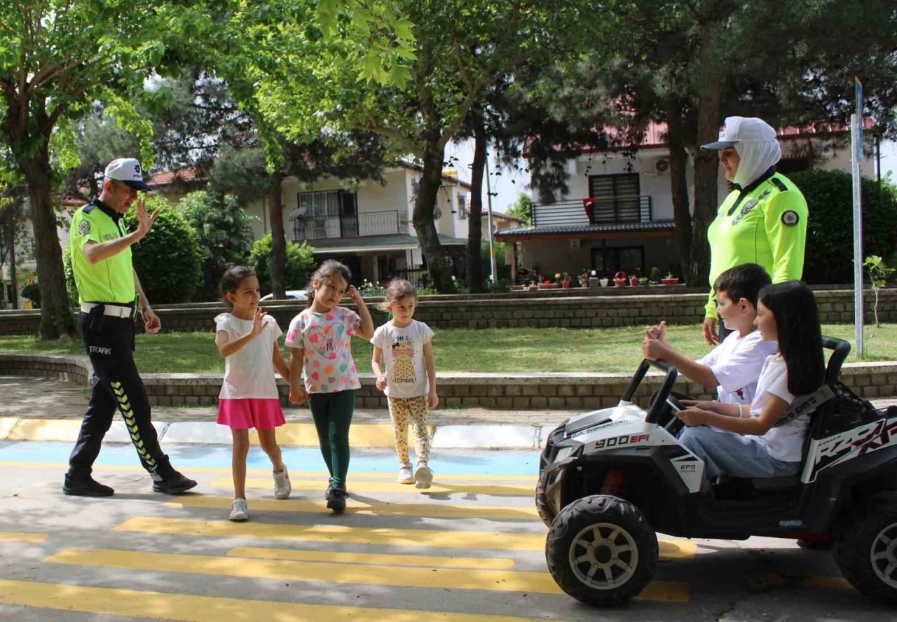 Aydın’da minikler direksiyon başına geçti

