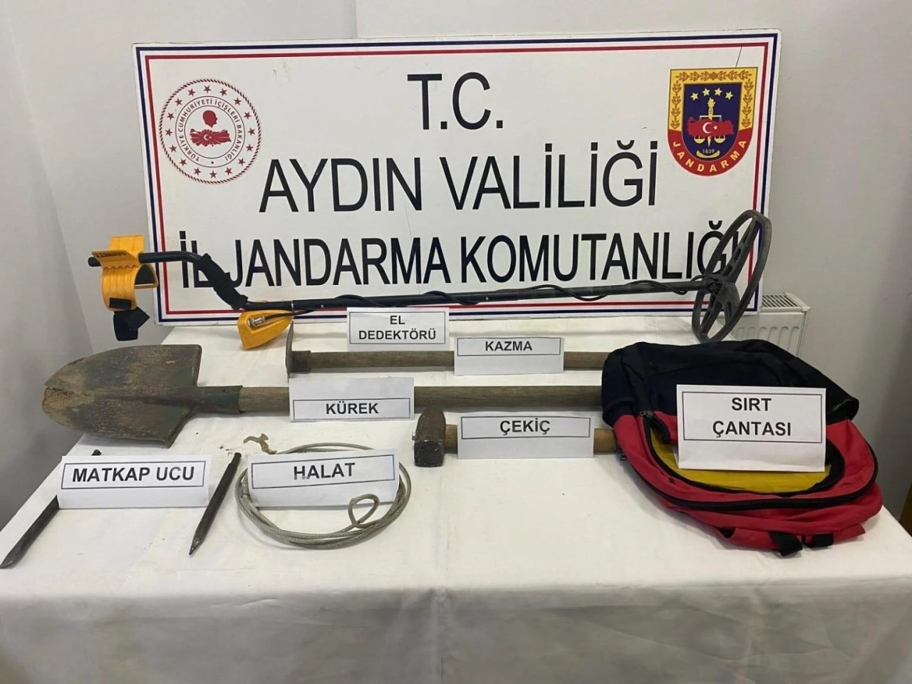 Aydın’da sit alanındaki kaçak kazıya jandarmadan suçüstü: 3 gözaltı
