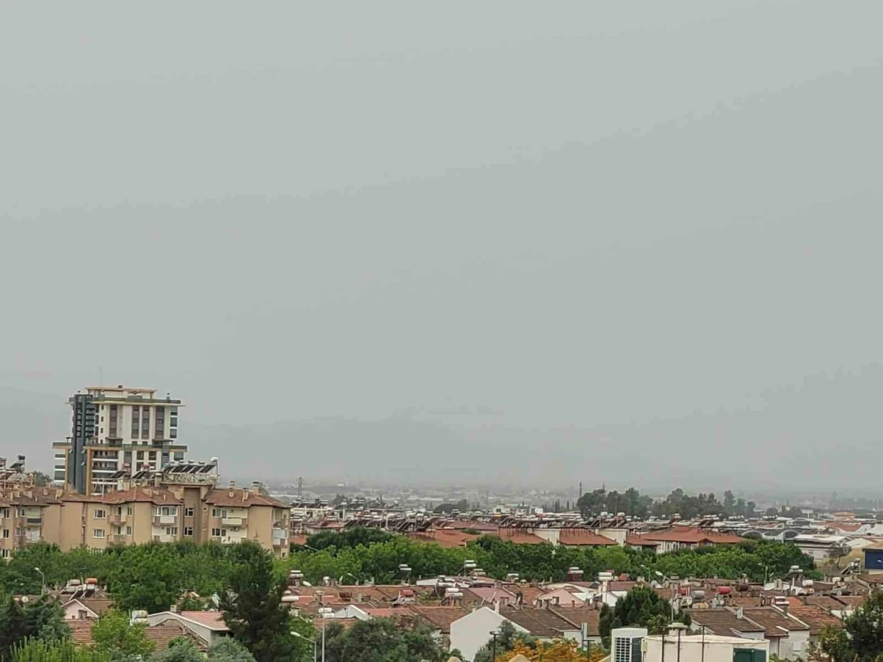 Aydın’da tozlu hava etkili oldu
