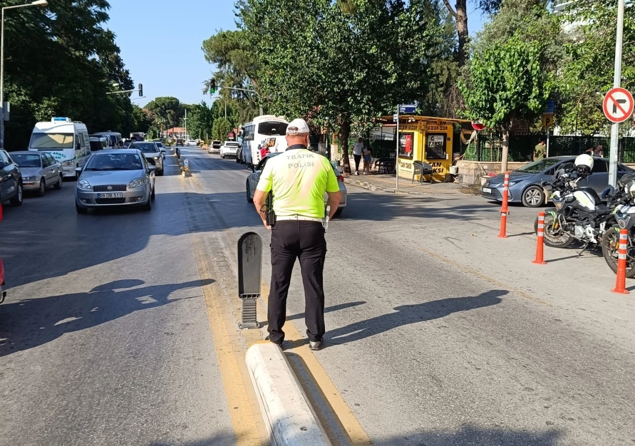 Aydın’da trafik ekiplerinden &quot;LGS&quot; nöbeti
