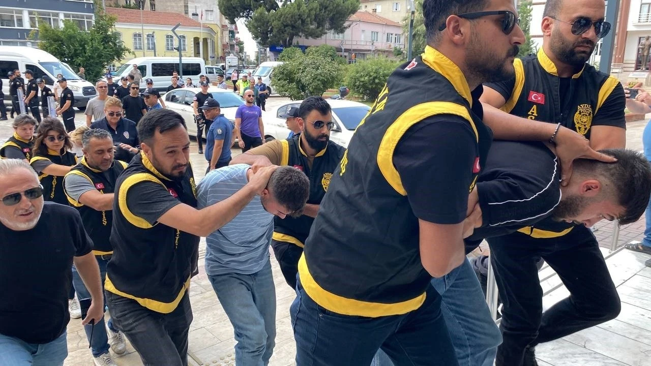 Aydın’da üniversiteli genç kızın ölümüyle ilgili 5 kişi adliyeye sevk edildi
