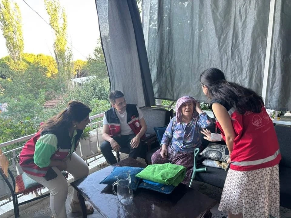 Aydın’da yangından etkilenen vatandaşlara destek
