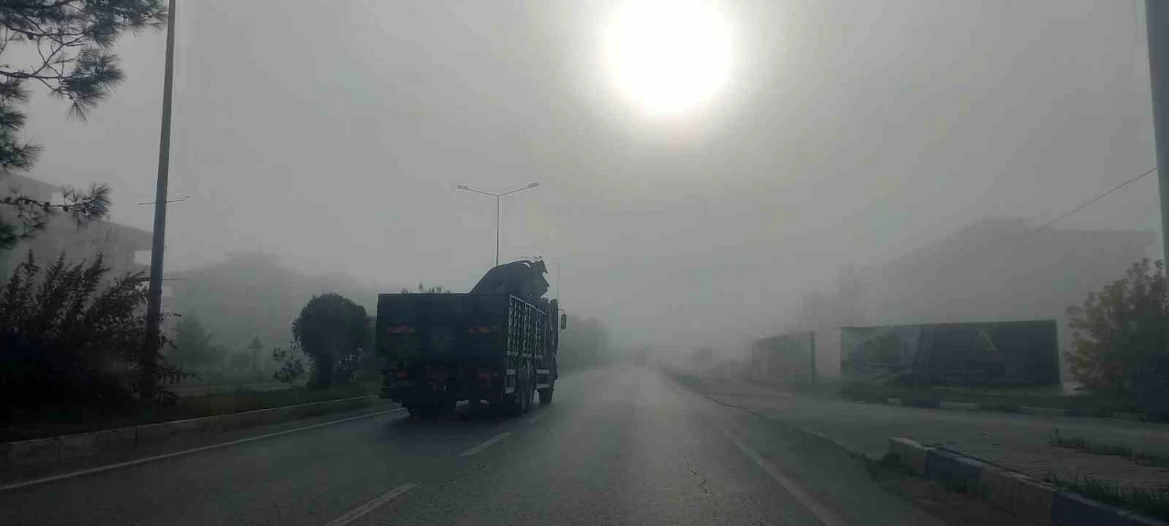 Aydın’da yoğun sis sürücülere zor anlar yaşattı
