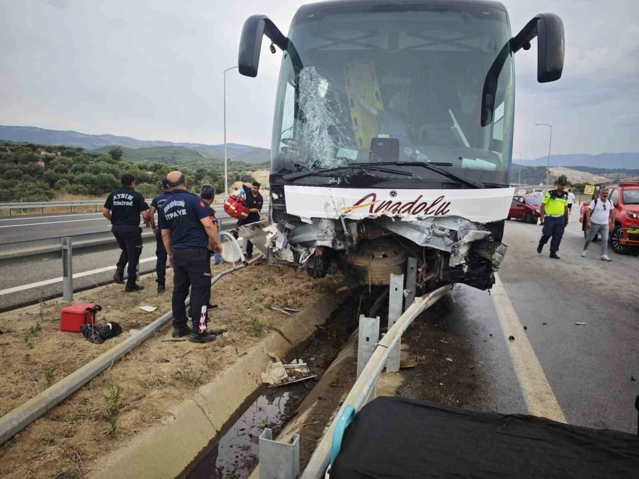 Aydın-Denizli otoyolunda feci kaza: 1&rsquo;i ağır 20 yaralı
