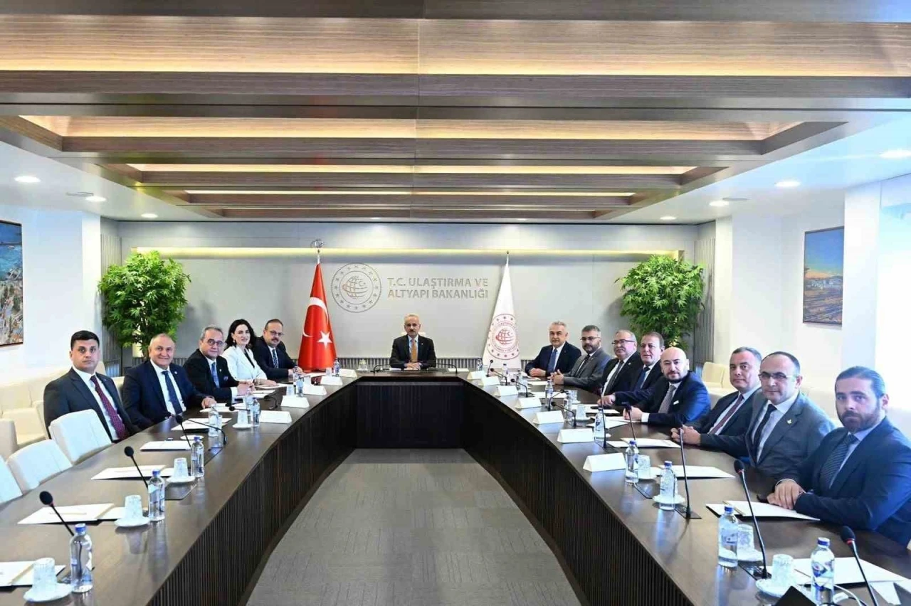 Aydın heyeti Ulaştırma Bakanı Uraloğlu ile görüştü
