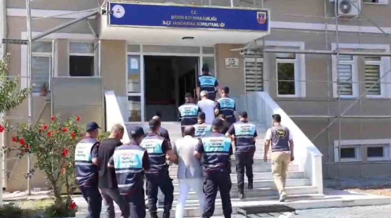 Aydın merkezli 3 ilde &rsquo;torbacı&rsquo; operasyonu: 13 g&ouml;zaltı
