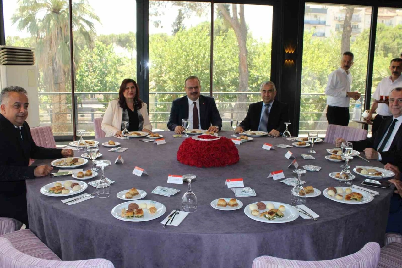 Aydın protokolü bayramlaştı
