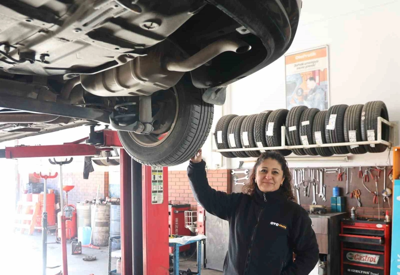 Aydın yıllar sonra buz tuttu, oto lastik&ccedil;ileri ek mesai yaptı
