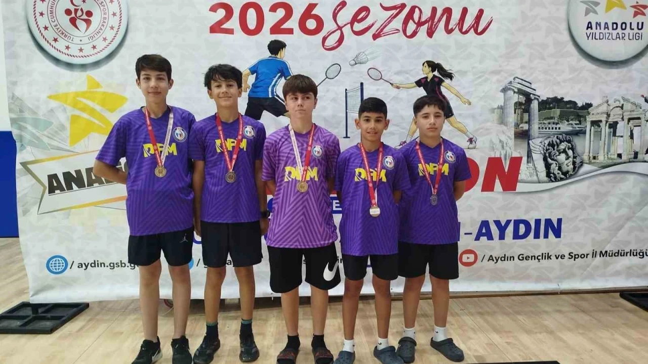 Aydınlı badmintoncular yarı finale y&uuml;kseldi
