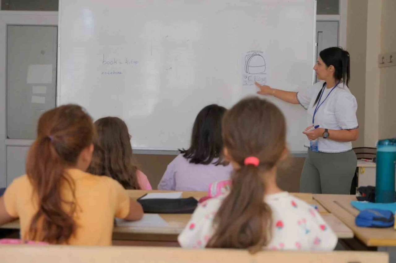 Aydınlı çocuklar yazı İngilizce öğrenerek geçiriyor
