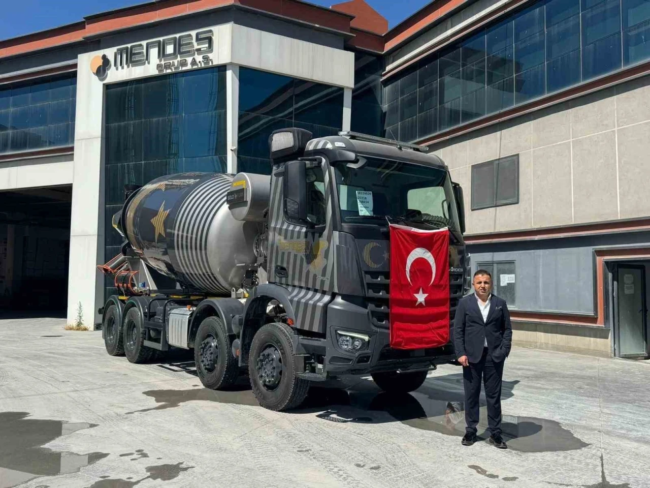 Aydınlı işadamından Solo T&uuml;rk&rsquo;e  beton mikserli teşekk&uuml;r

