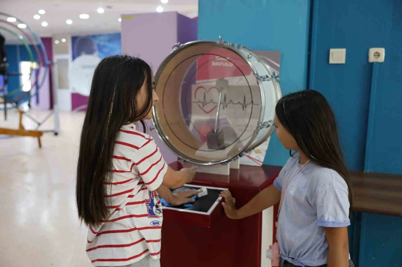 Aydınlı minikler yaz tatilini bilimle ge&ccedil;iriyor
