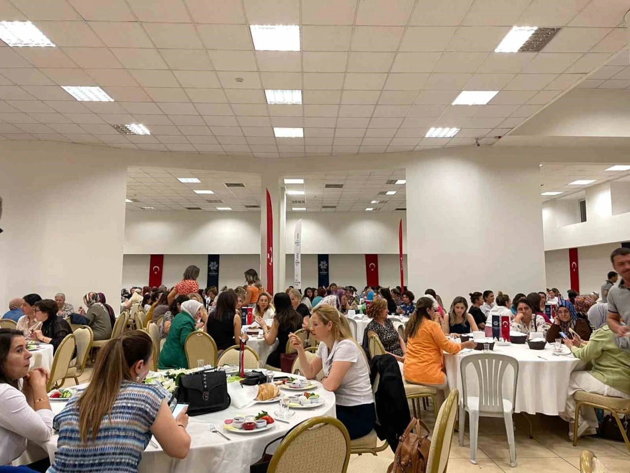 Aydınlılar Anneler Günü’nü Büyükşehir Belediyesi ile birlikte kutladı
