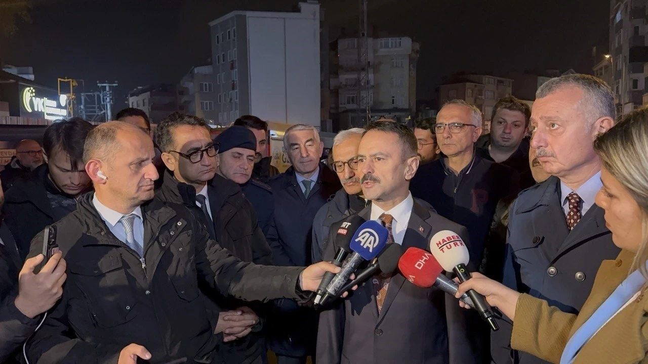 Aynı bölgede kolonu çatlayan bina tahliye edildi