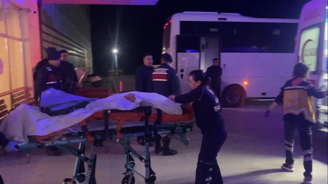 Aynı restoranda çalıştığı arkadaşı tarafından bıçaklanan genç kız ağır yaralandı
