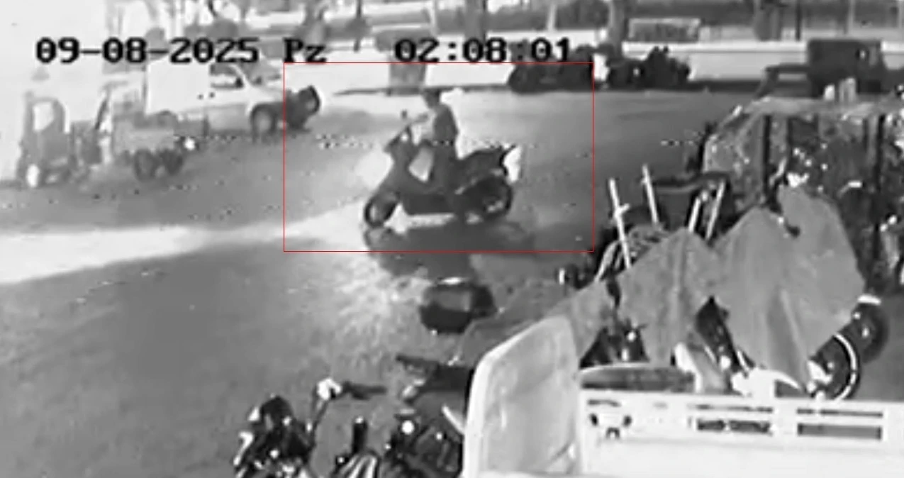 Aynı yerden iki motosiklet çalan şahsın hırsızlık anı güvenlik kamerasında
