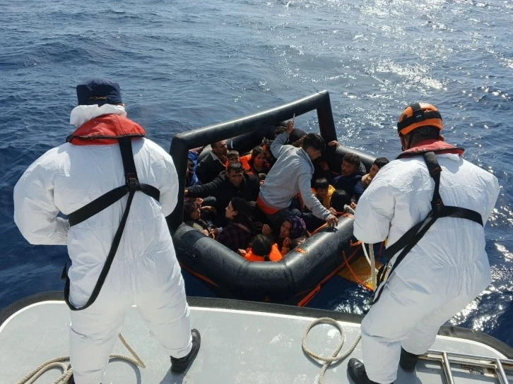 Ayvacık açıklarında 24 kaçak göçmen kurtarıldı
