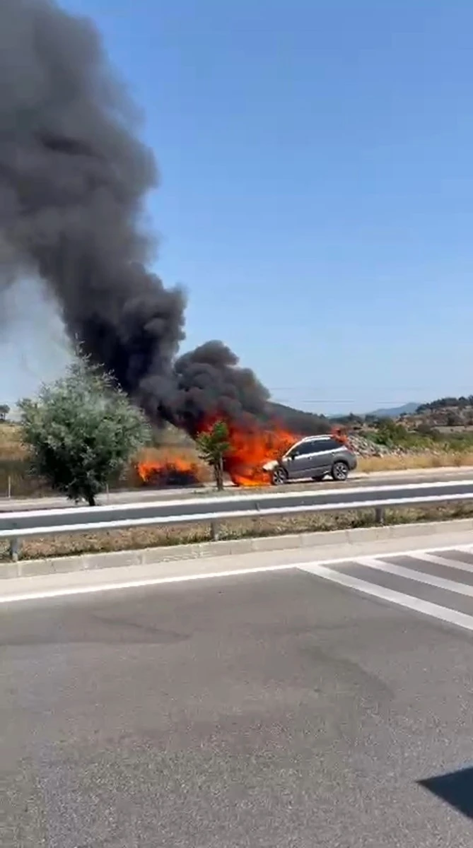 Ayvacık&rsquo;ta ara&ccedil; yangını
