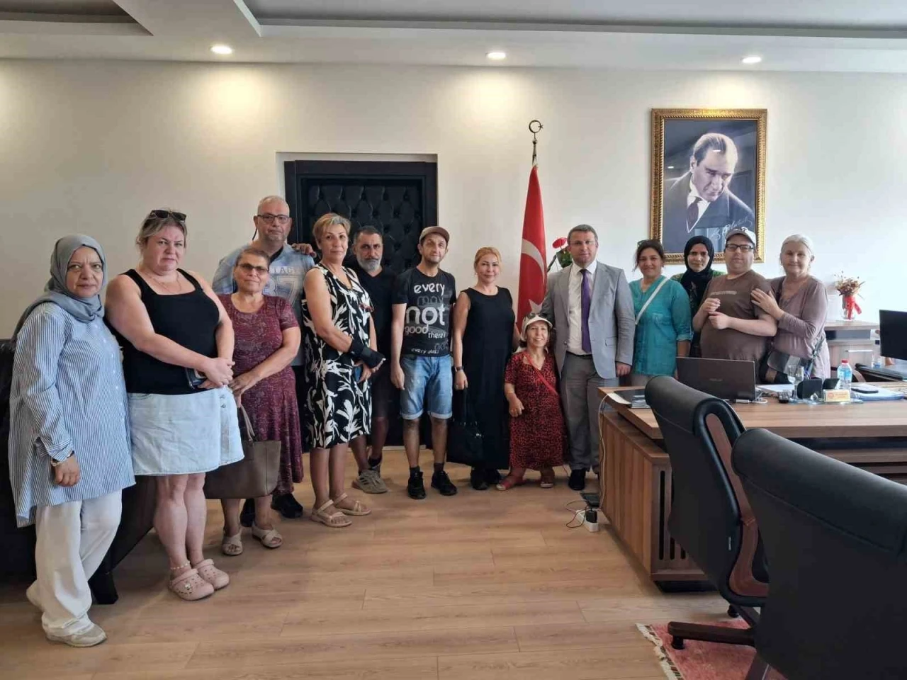 Ayvalık Birlik Ortopedik Engelliler Derneği&rsquo;nden Kaymakam Cimşit&rsquo;e hayırlı olsun ziyareti
