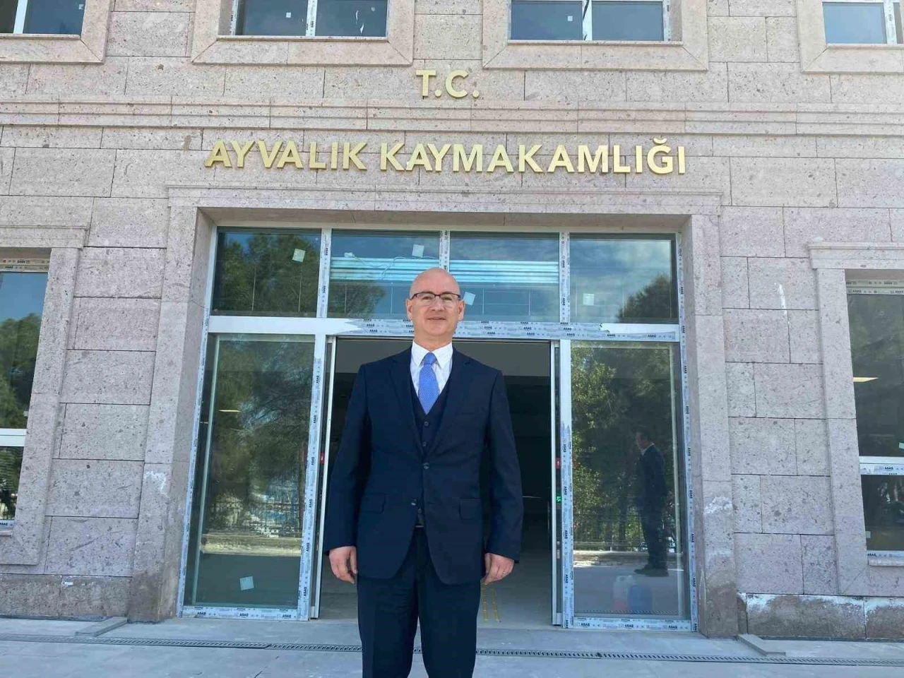 Ayvalık&rsquo;ın sevilen kaymakamı Hasan Yaman Bergama Kaymakamlığına atandı
