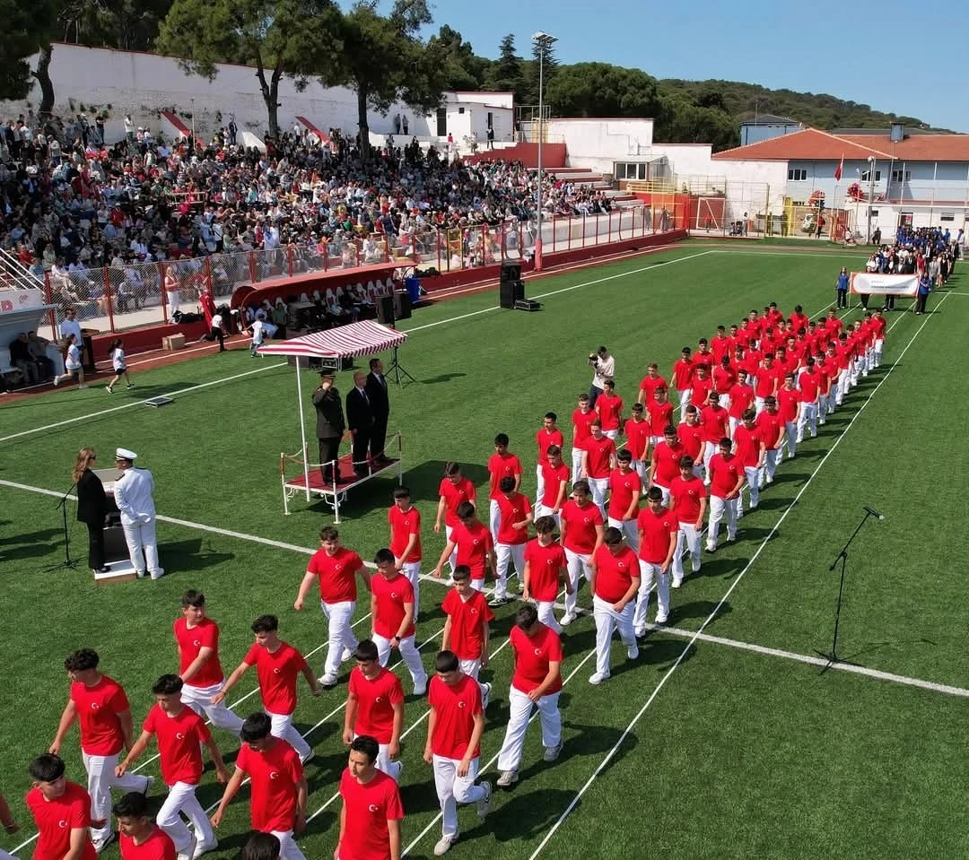 Ayvalık’ta 19 Mayıs coşkusu törenle kutlandı
