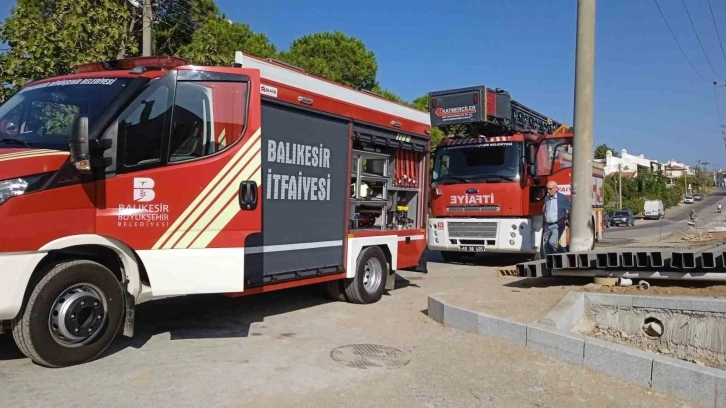 Ayvalık&rsquo;ta a&ccedil;ılışı yapılacak olan 5 yıldızlı otelde &ccedil;ıkan yangın korkuttu
