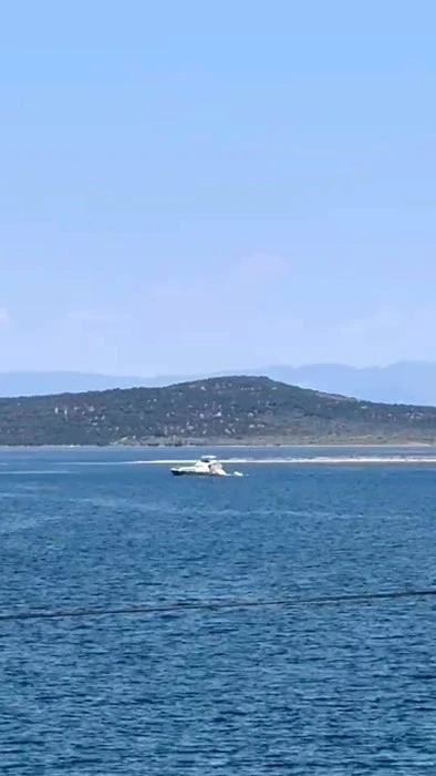 Ayvalık&rsquo;ta denizde kaybolan gen&ccedil; i&ccedil;in arama kurtarma &ccedil;alışmaları s&uuml;r&uuml;yor
