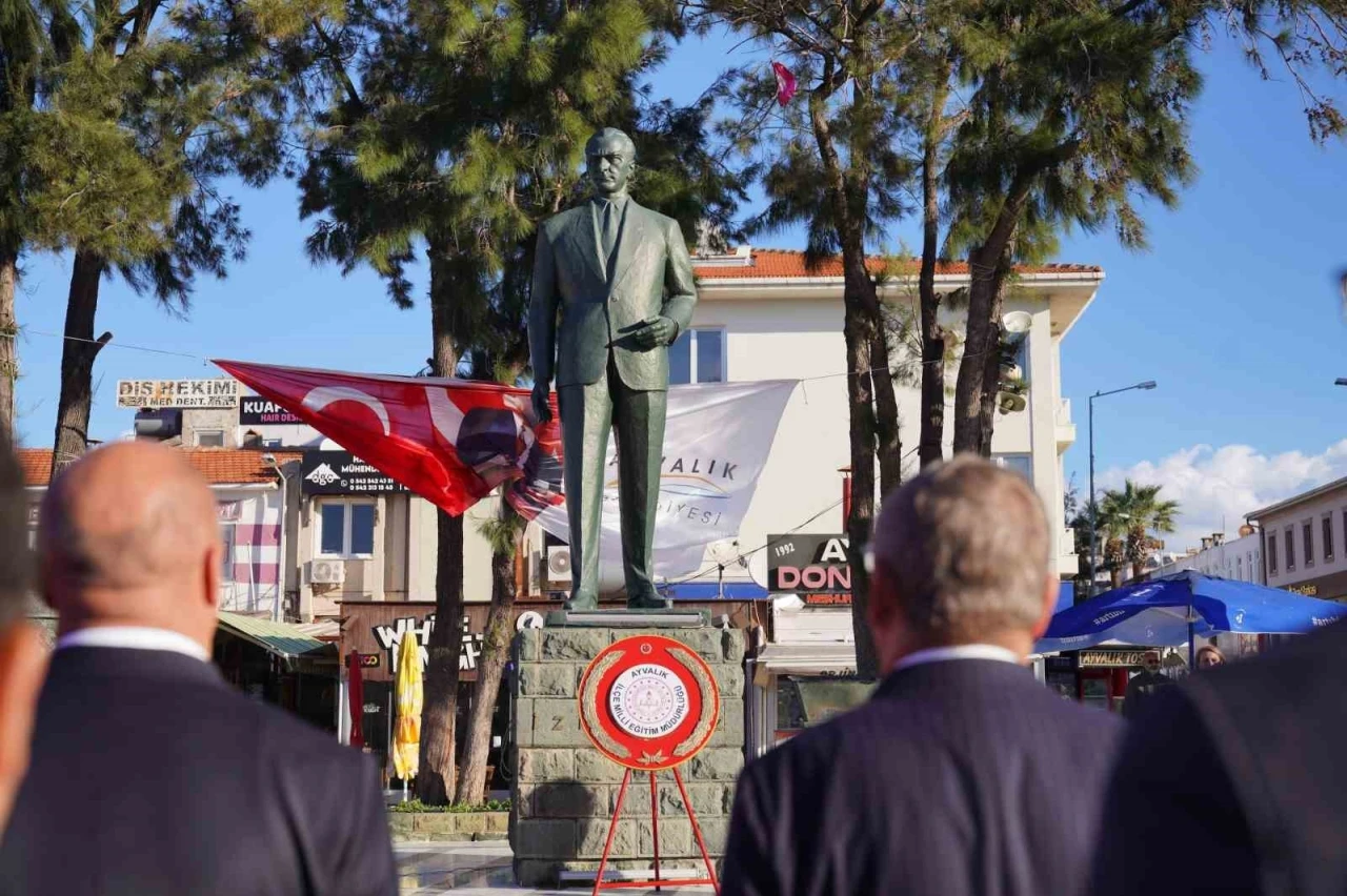 Ayvalık’ta öğretmenler günü coşkuyla kutlandı
