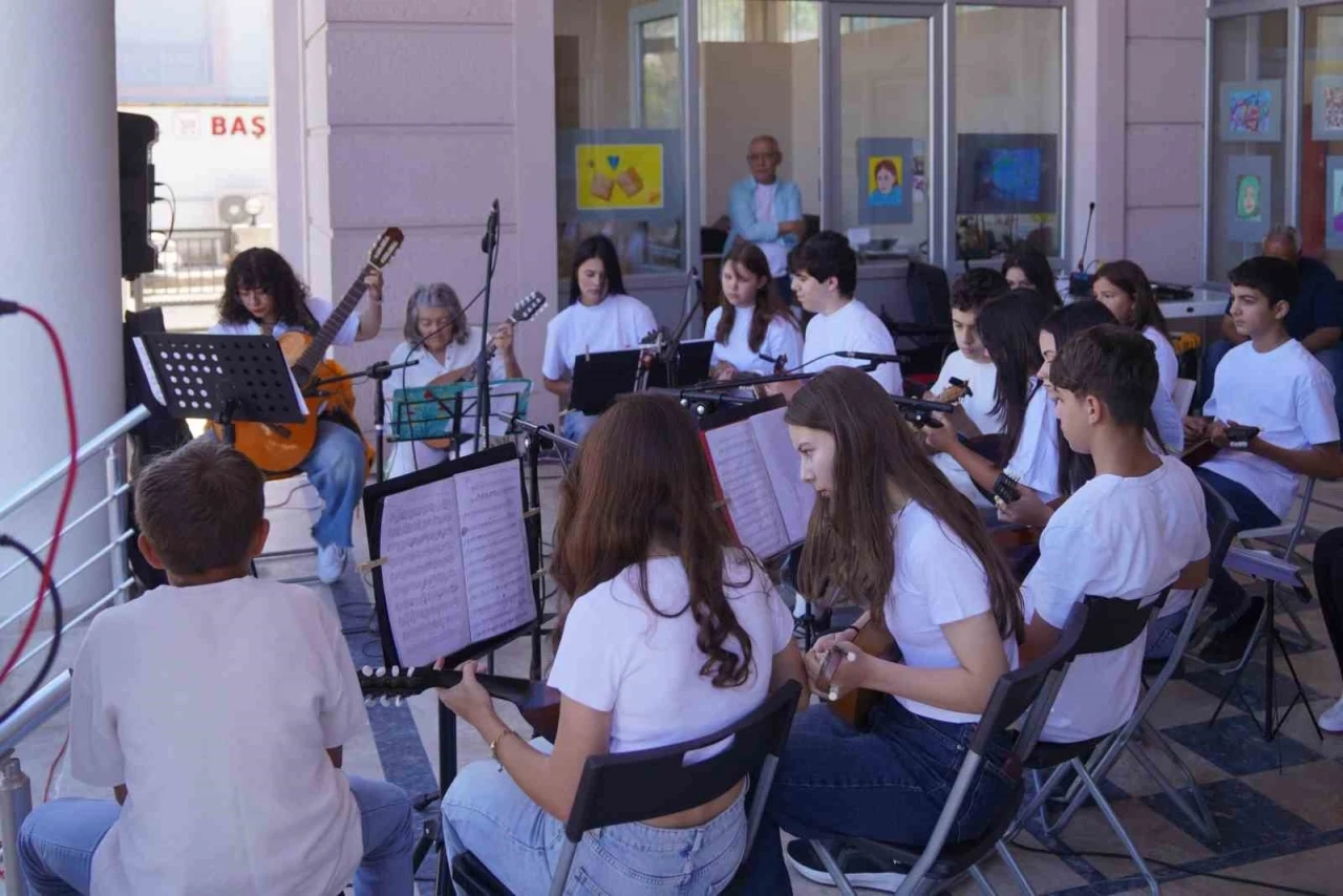 Ayvalık&rsquo;ta Zeytin &Ccedil;ekirdeklerinden sezon finali konseri
