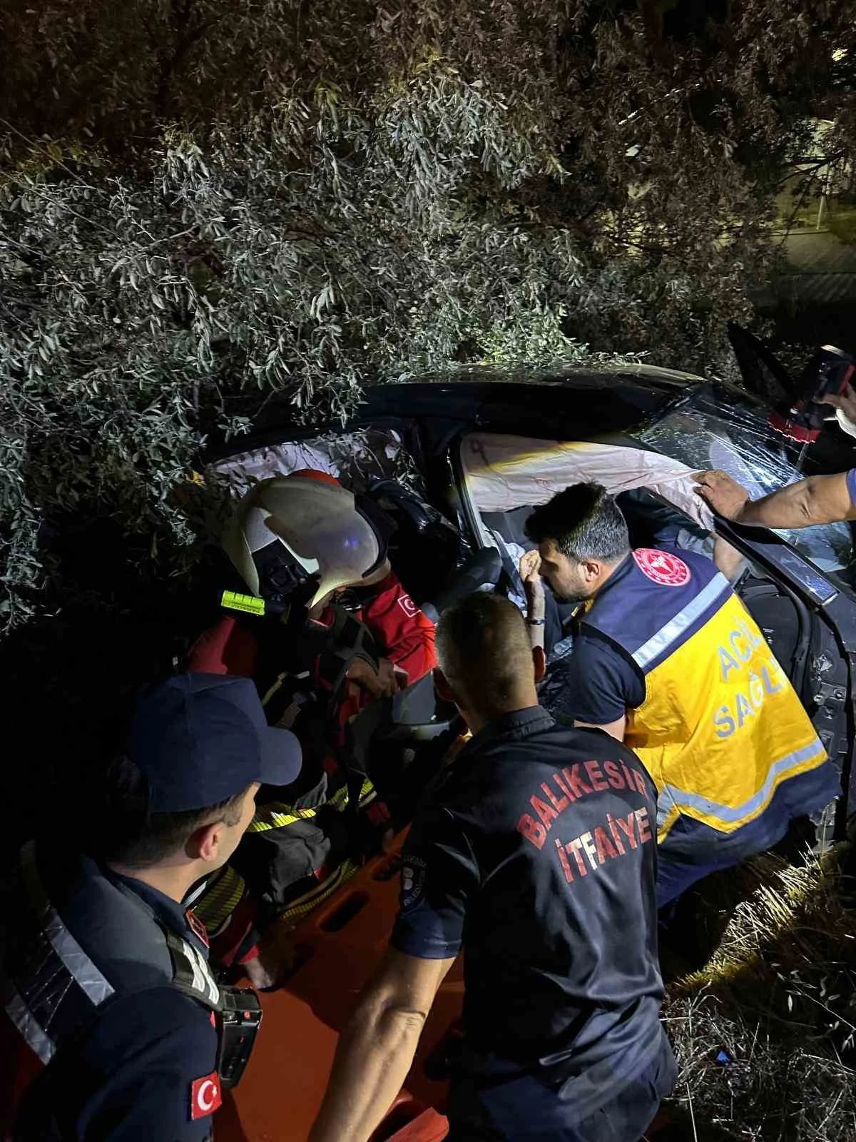 Ayvalık’ta zincirleme kaza: 1’i ağır 5 yaralı
