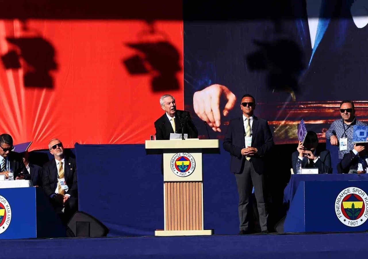 Aziz Yıldırım: "Benim Fenerbah&ccedil;elilere &ouml;denmemiş bir borcum var"
