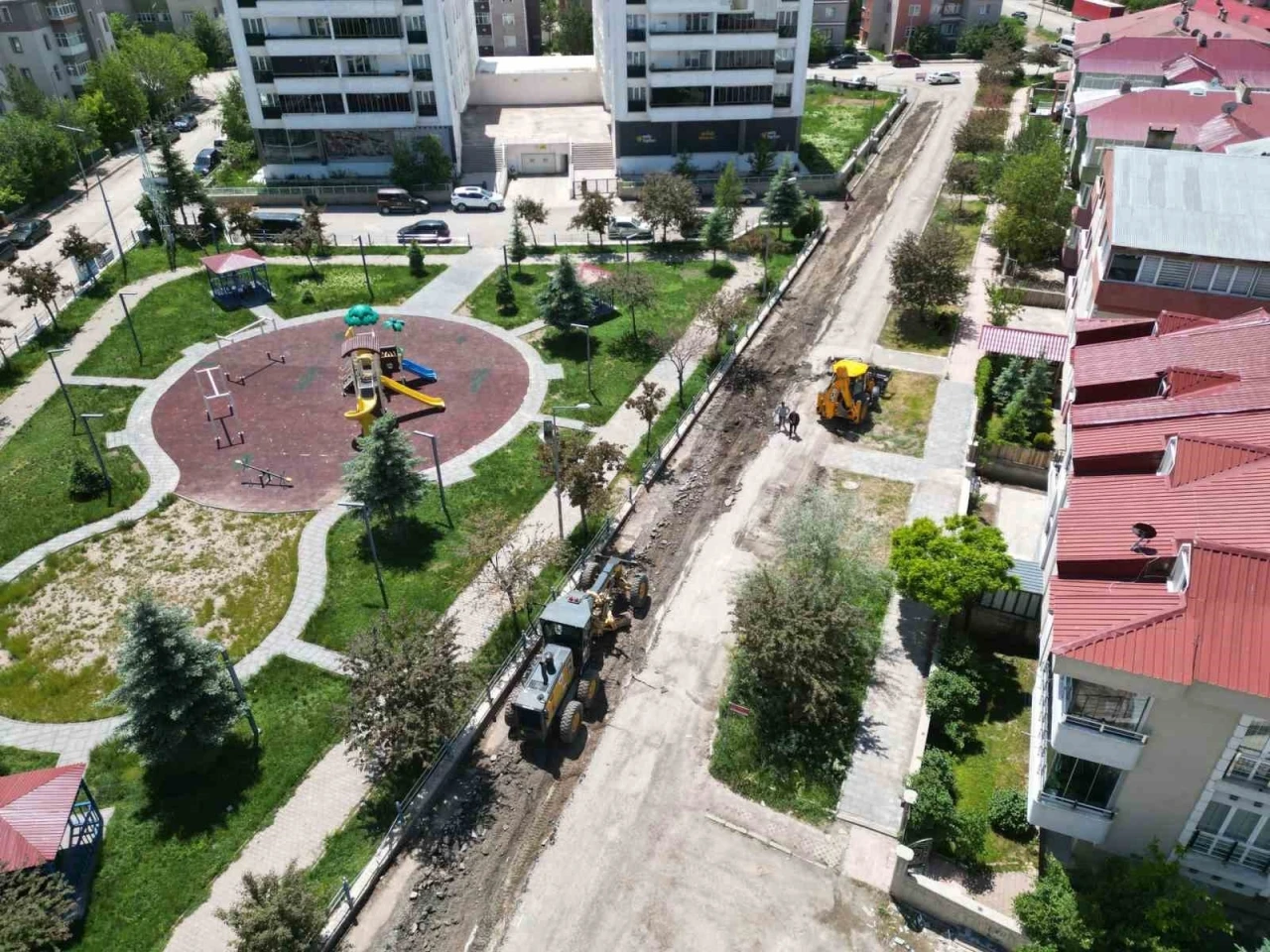 Aziziye&rsquo;de asfalt seferberliği başladı
