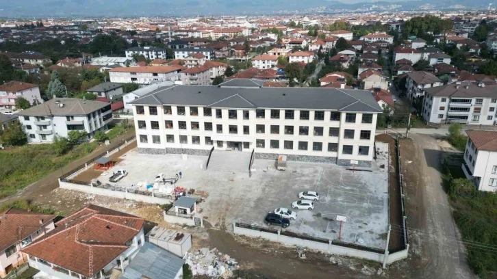 Azmimilli İlkokulu&rsquo;nda son r&ouml;tuşlar
