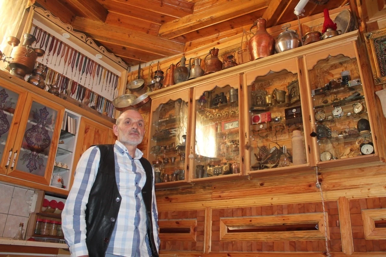 Baba ocağını restore edip kültür evine çevirdi bin parça antika eşyayı evinde sergiliyor
