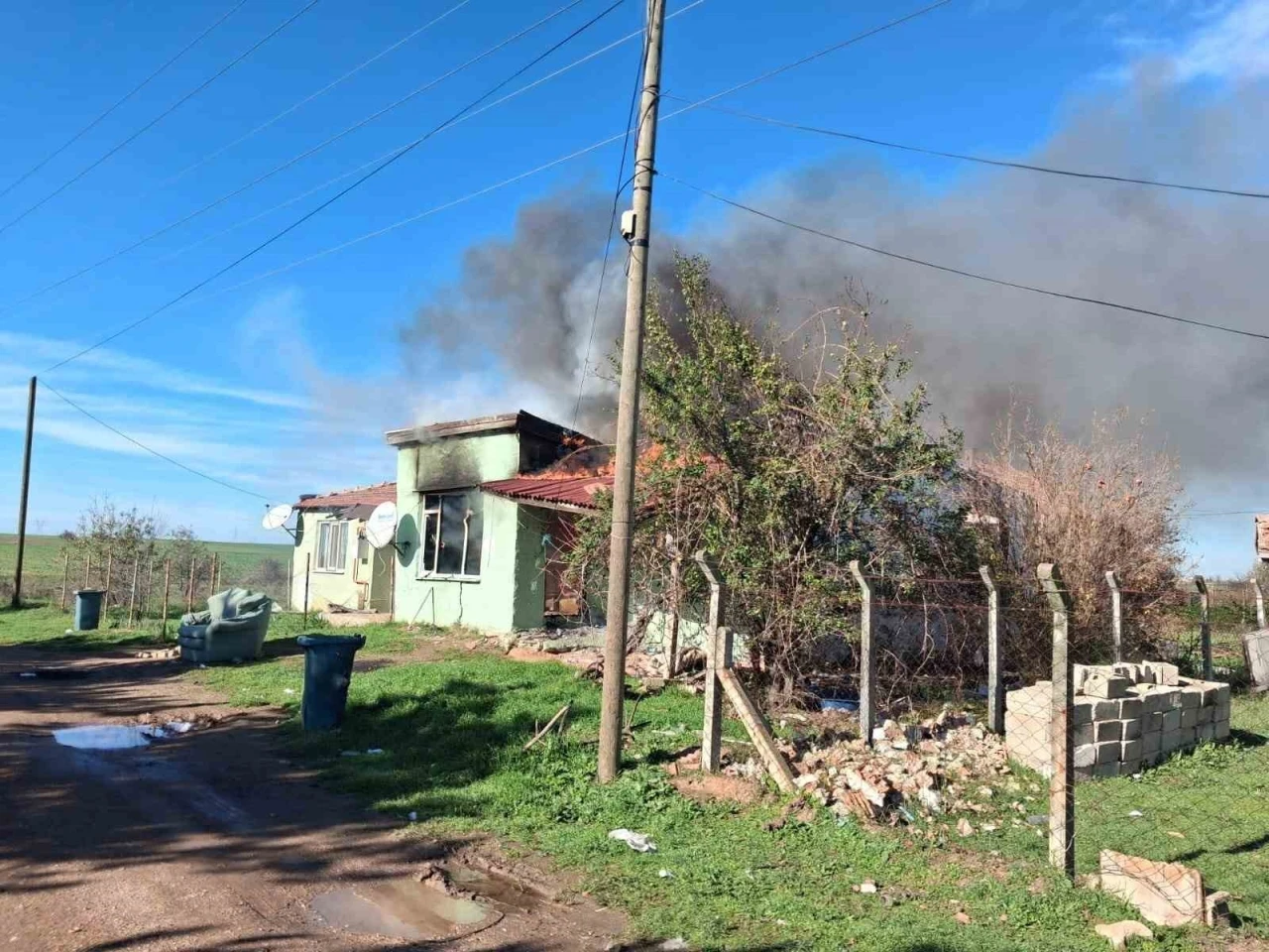 Babaeski’de tek katlı evde yangın
