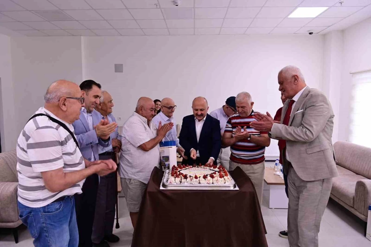 Babalar G&uuml;n&uuml;&rsquo;nde huzurevi sakinleri ve şehit babası unutulmadı
