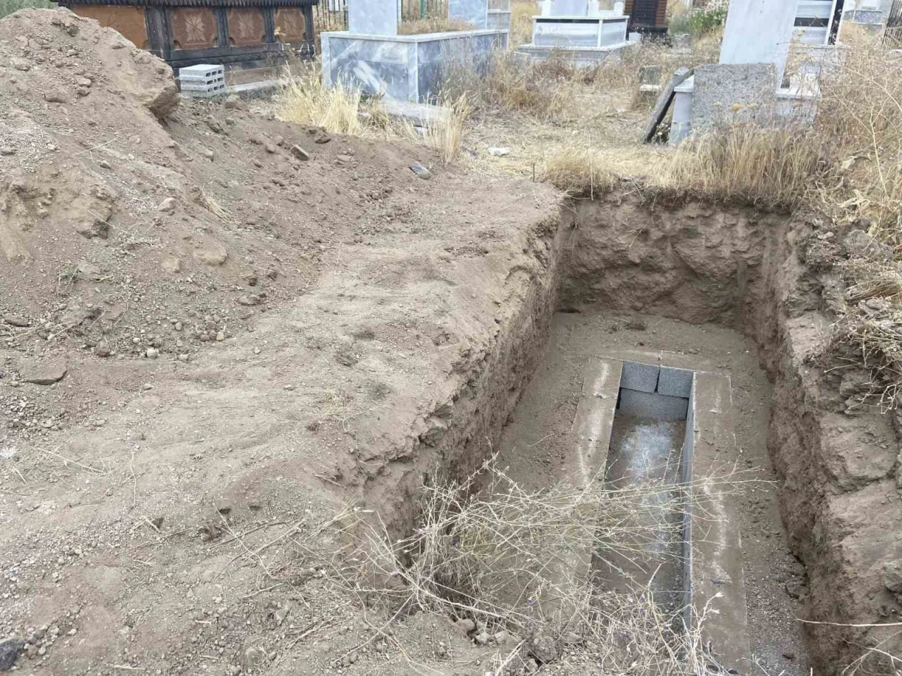 Babası tarla sürerken traktörden düşen çocuk hayatını kaybetti
