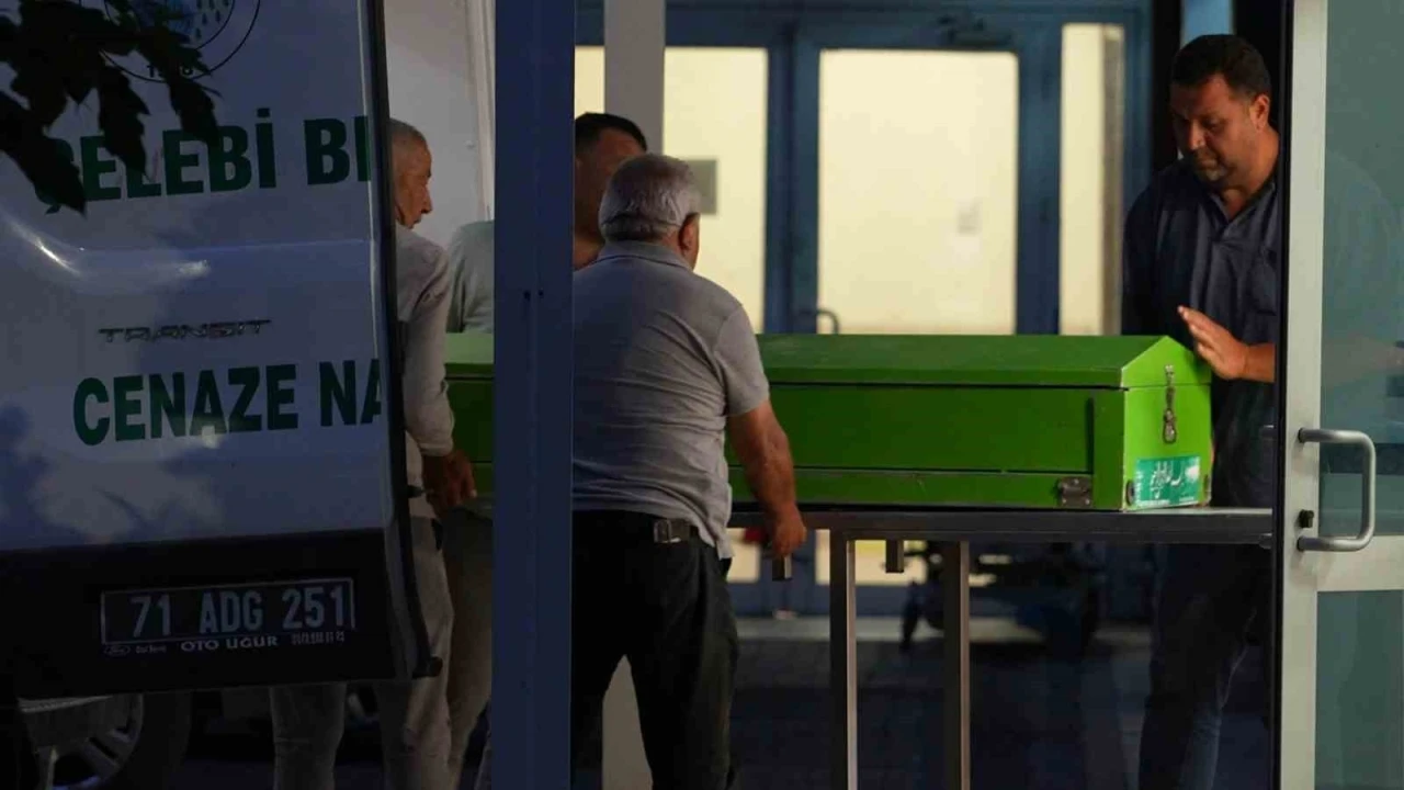 Babasının cesedini par&ccedil;alayıp tuvalete g&ouml;men şahıs tutuklandı
