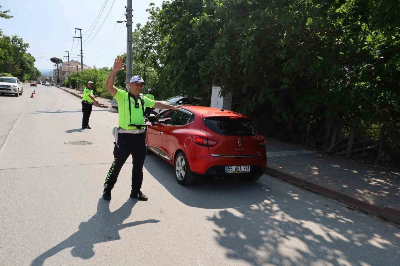 Bafra’da bayram trafiğine sıkı denetim: 6 noktada kontrol noktası kuruldu

