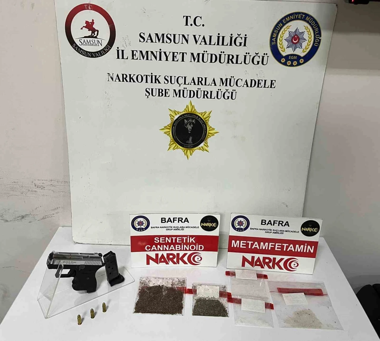 Bafra&rsquo;da uyuşturucu operasyonu: Uyuşturucu ve ruhsatsız tabanca ele ge&ccedil;irildi
