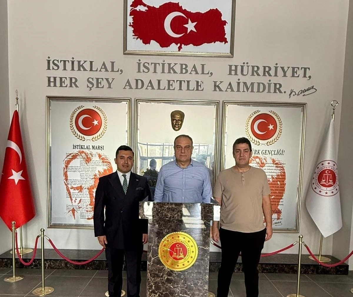 Bağcı, Anamur Adalet Sarayında incelemelerde bulundu
