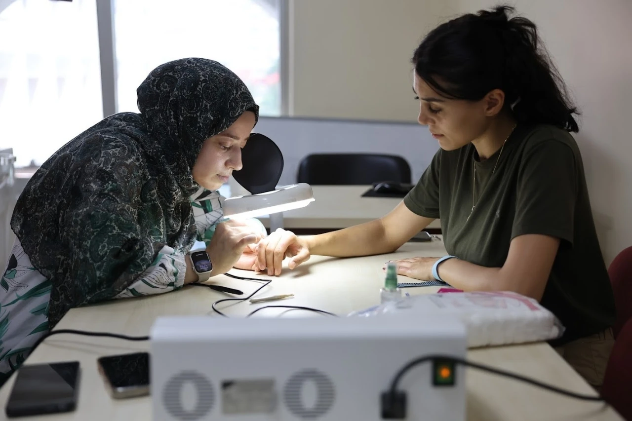 Bağcılar Belediyesi’nin düzenlediği kurslara giden kadınlar iş sahibi oluyor
