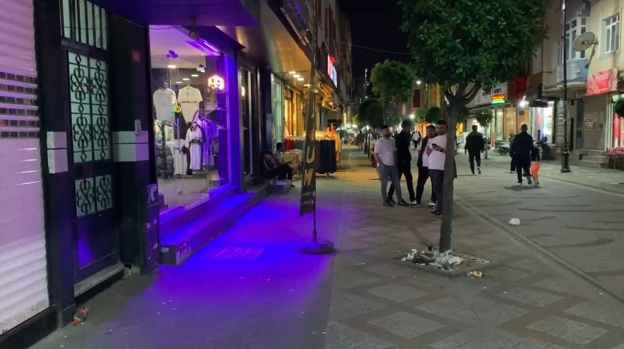 Bağcılar’da mağazaya silahlı saldırı: 4 müşteri ve 1 çalışan yaralandı
